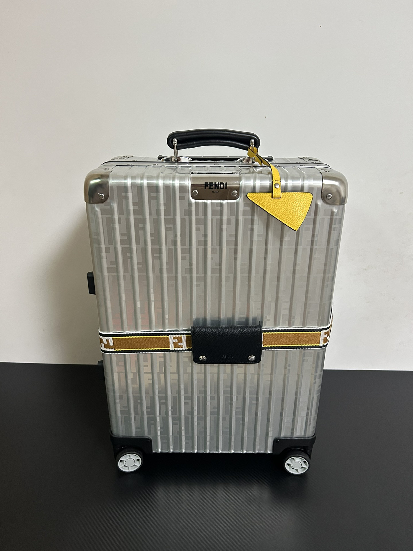 Fendi luggage-4