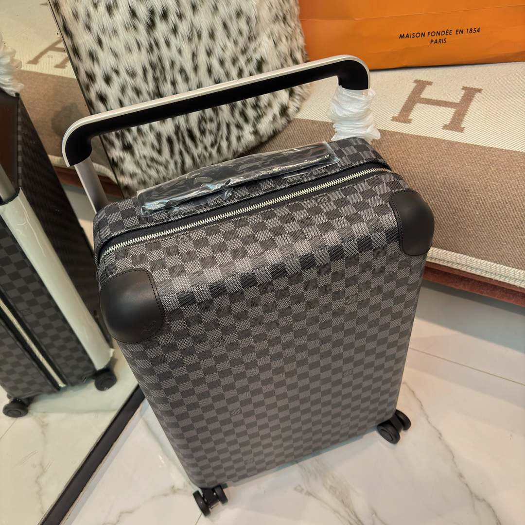 LV luggage-76