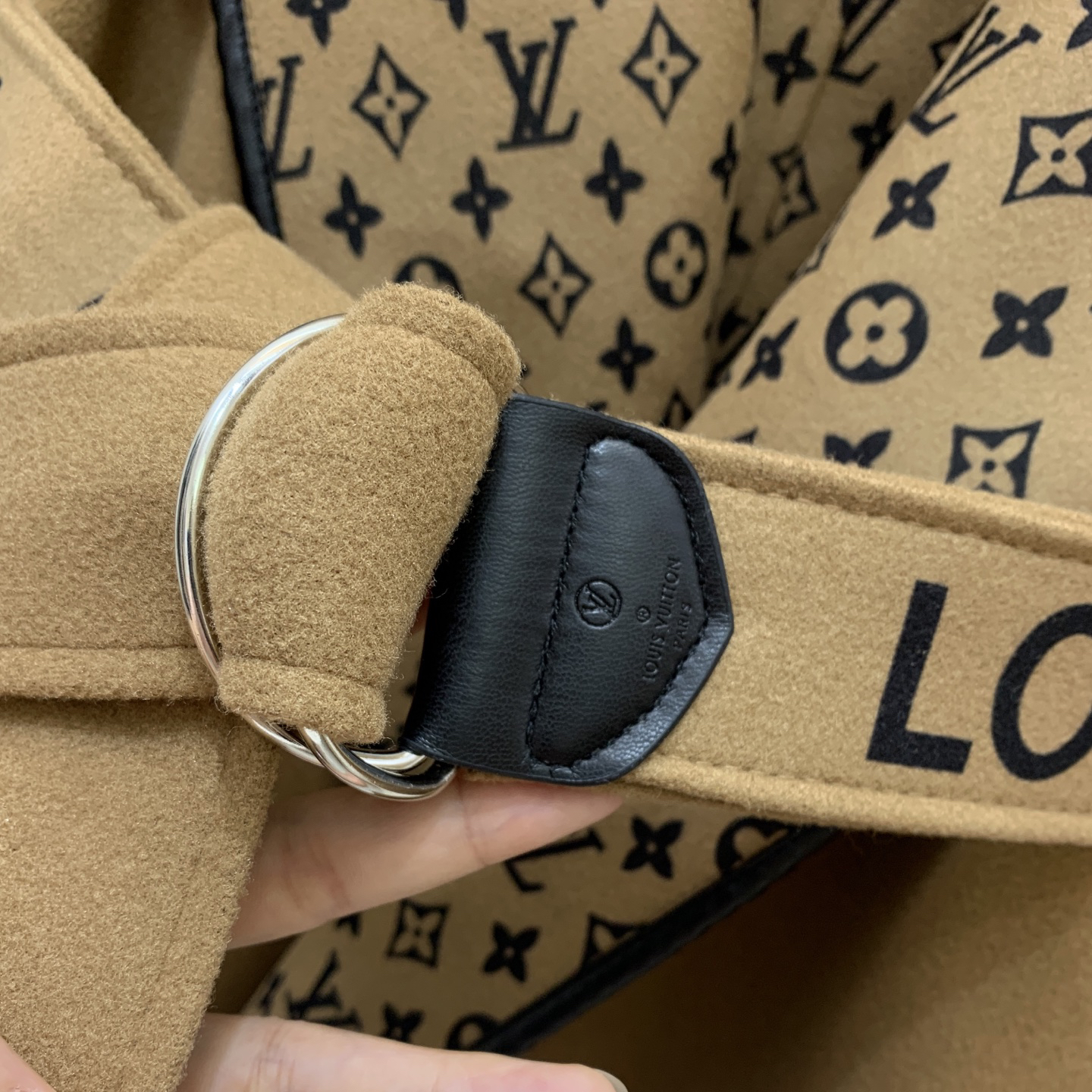 LV Clothing-334