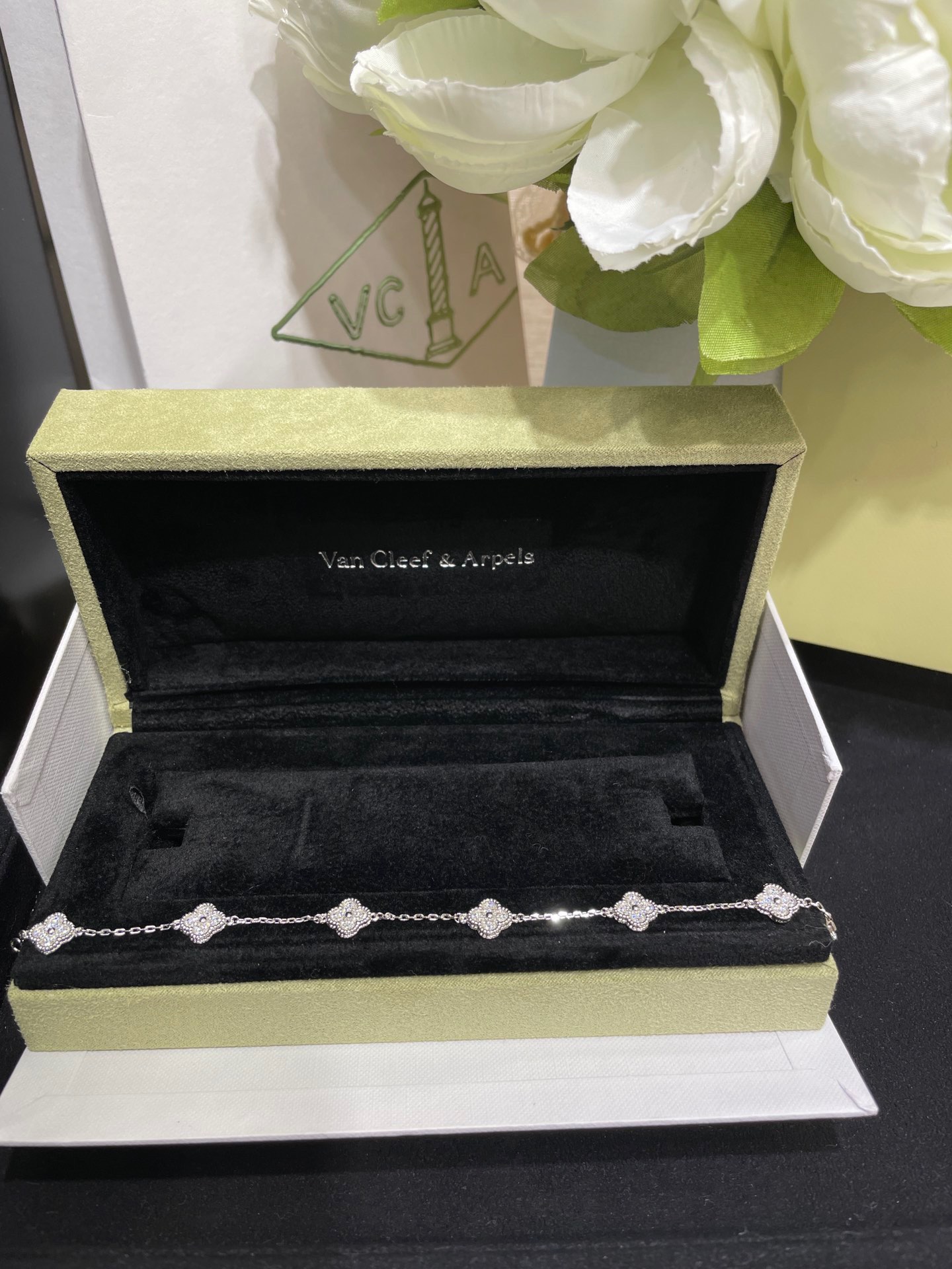 Van Cleef & Arpels Bracelet-111