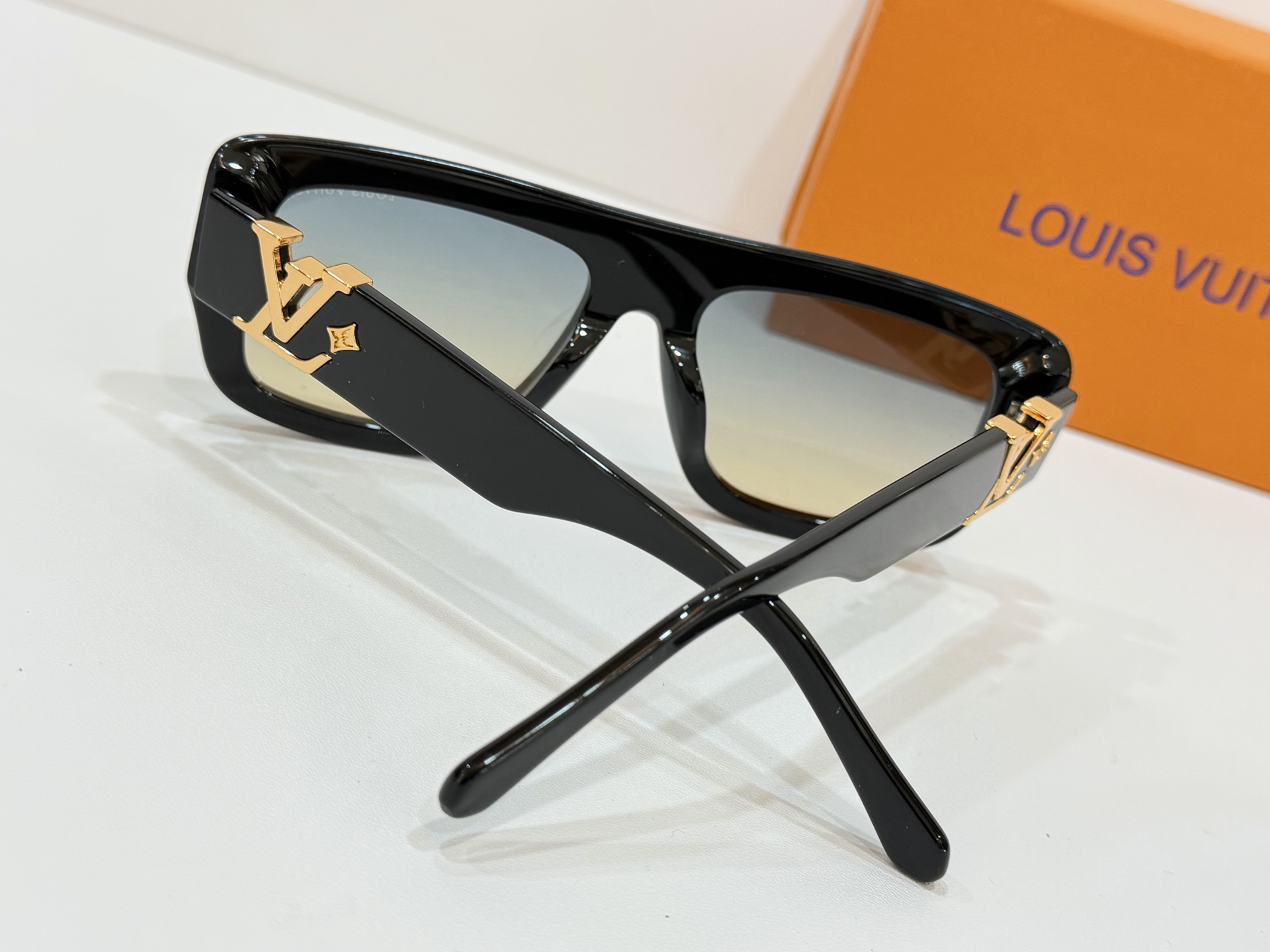 LV glasses-70