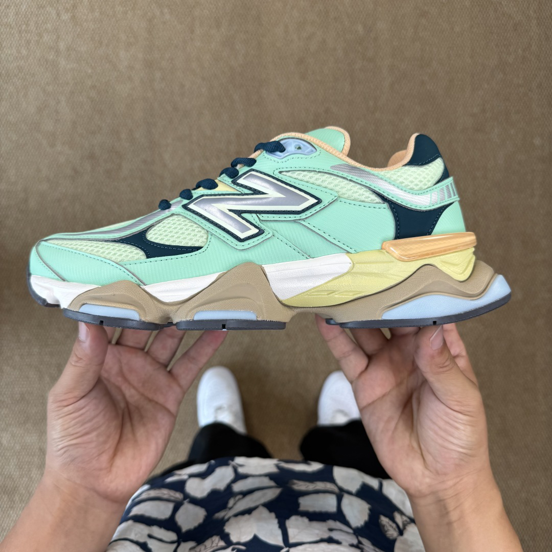 New Balance Sneakers-236