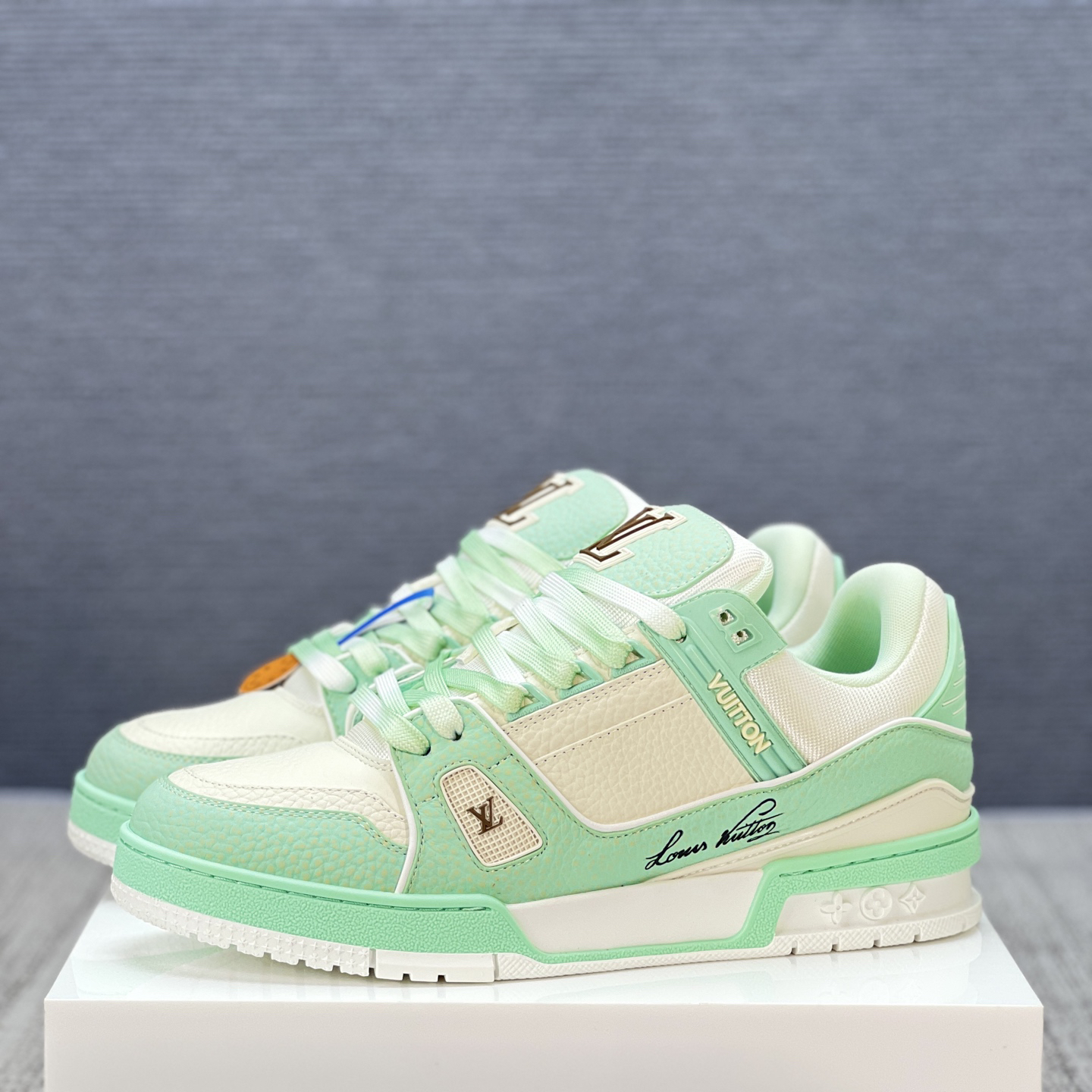 Lv Sneakers-154