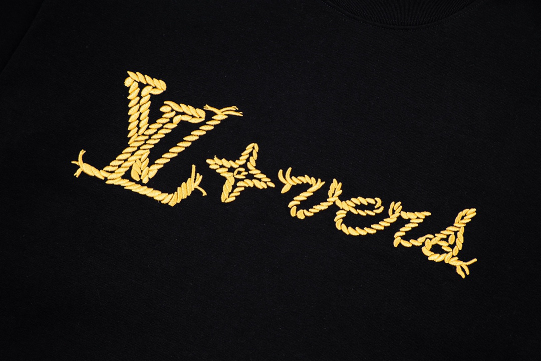 LV clothing-248