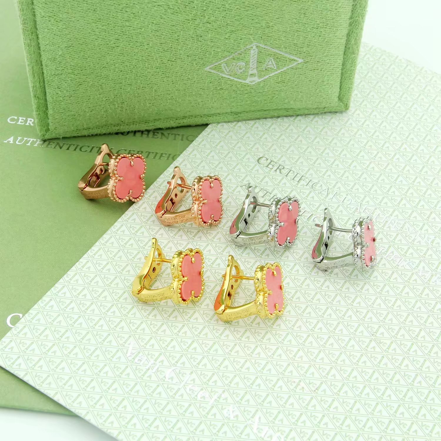 Van Cleef & Arpels earring-101