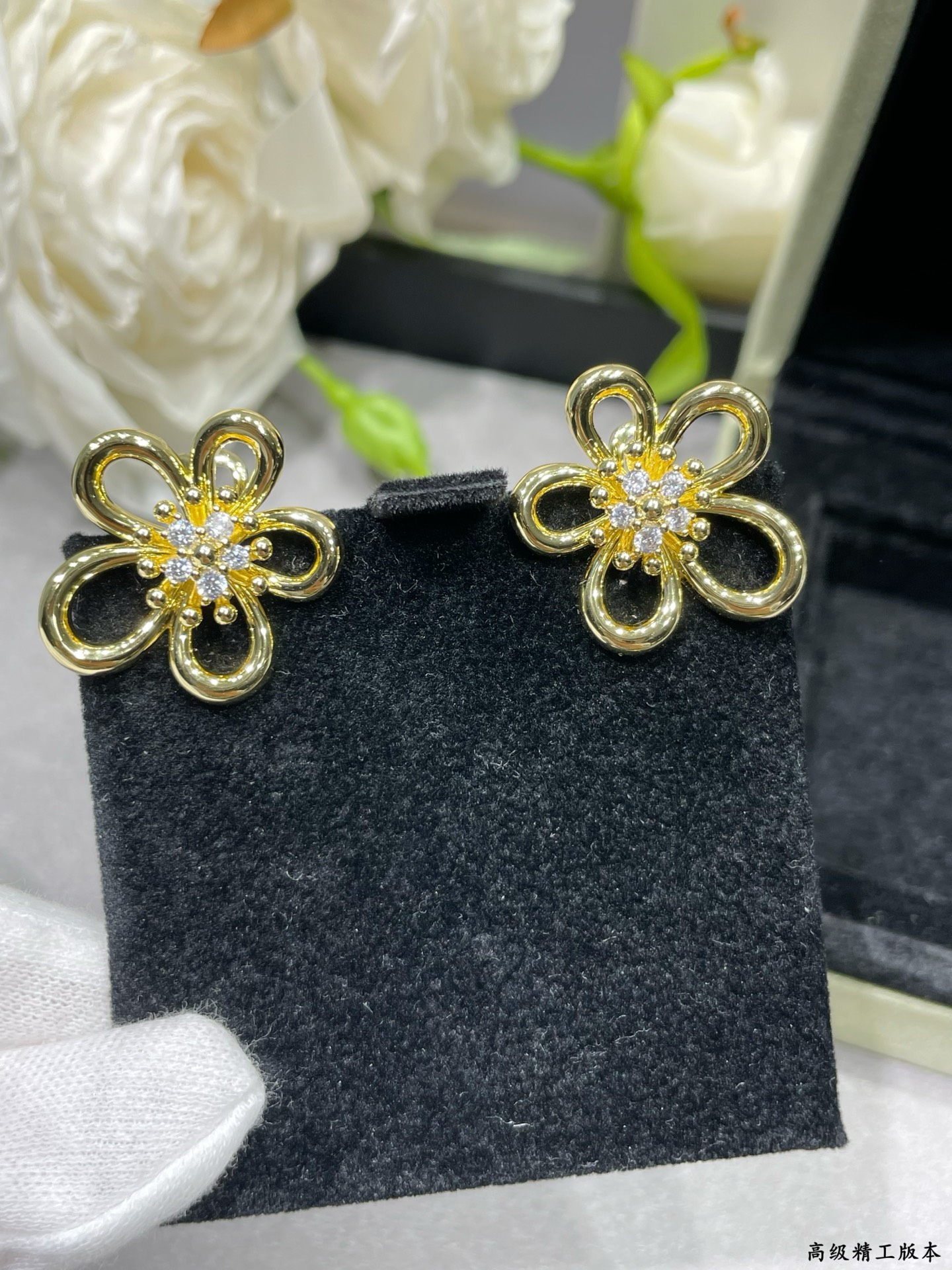 Van Cleef & Arpels earring-70