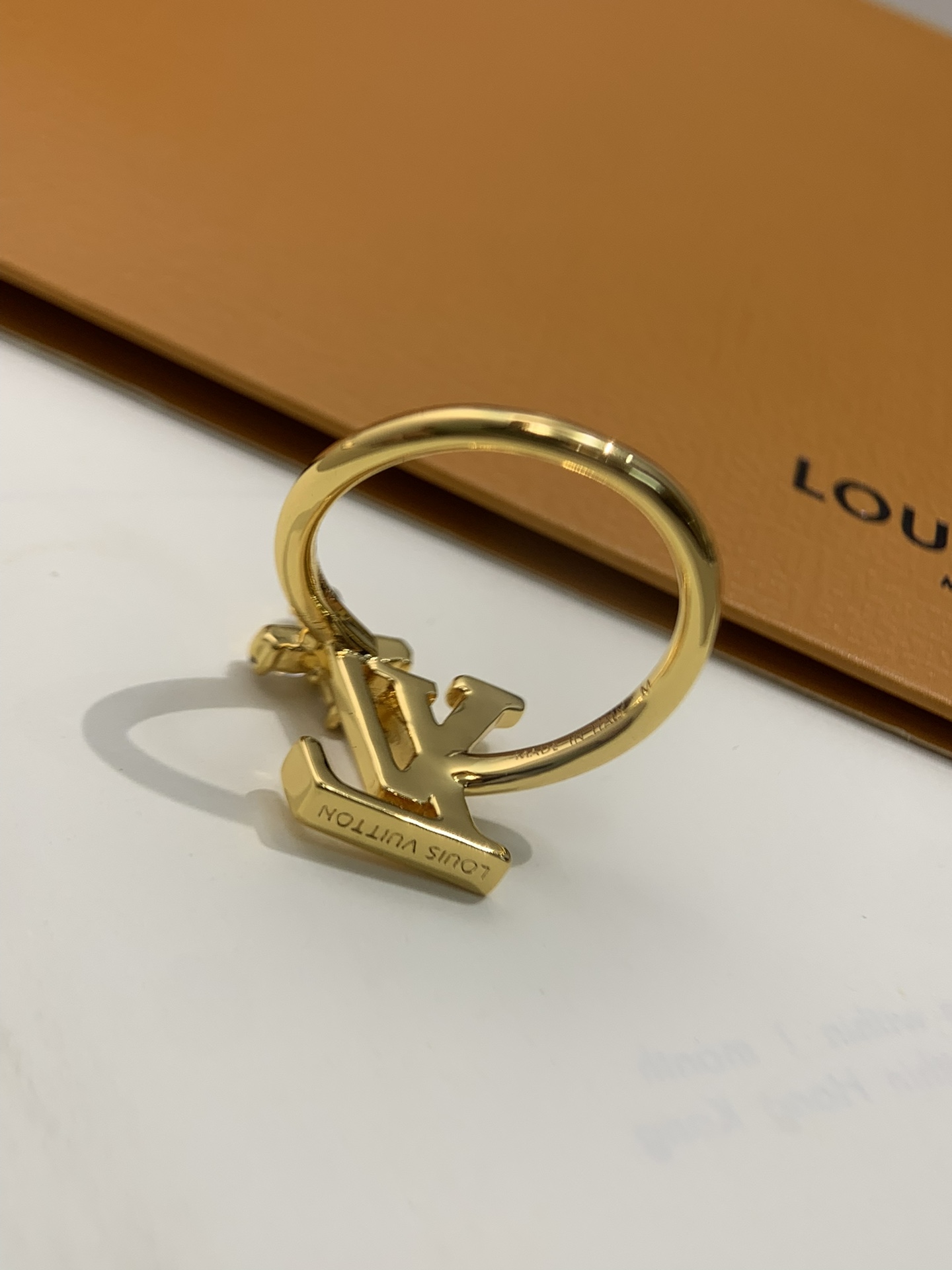 LV ring-82