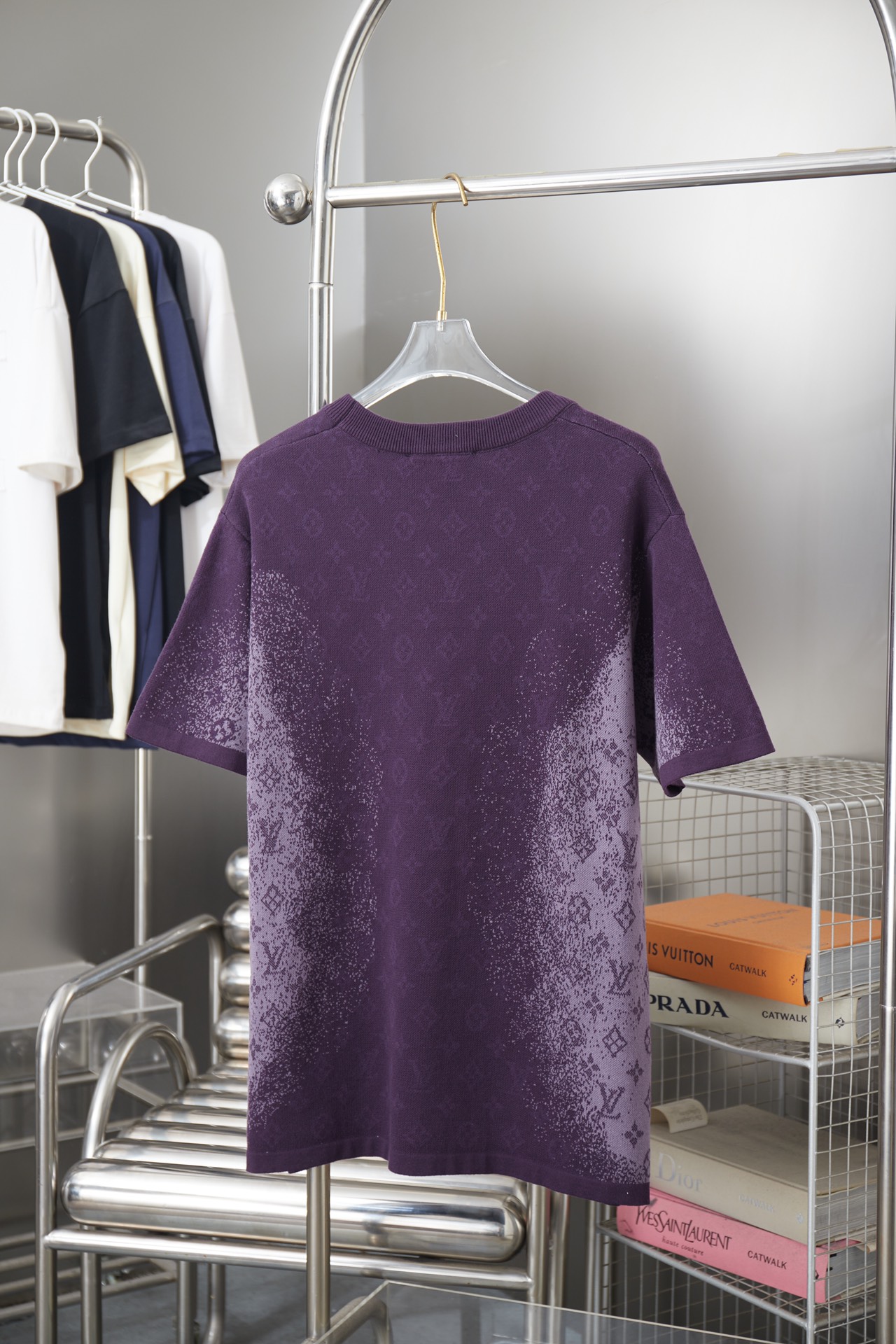 LV clothing-198