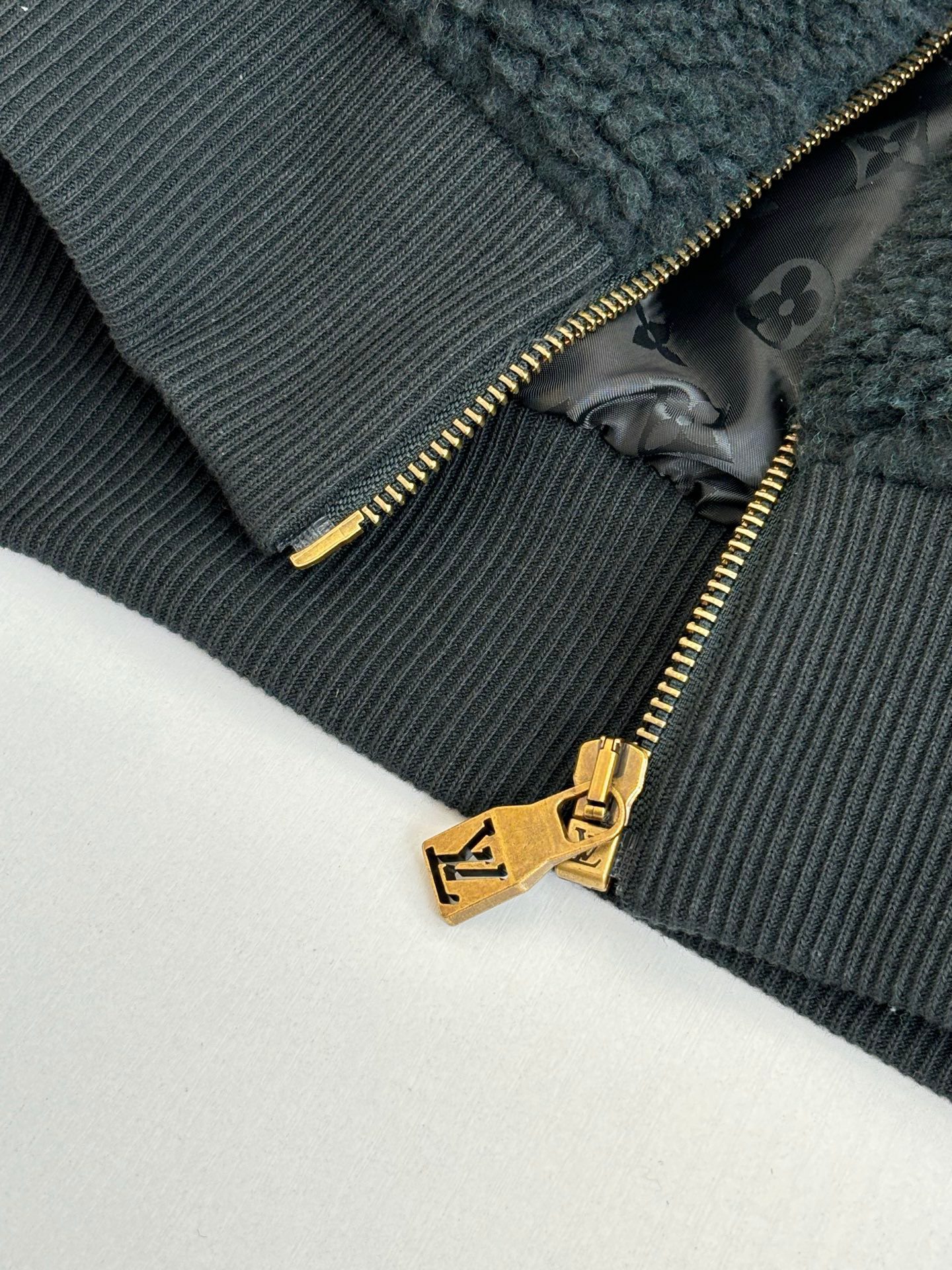 LV Clothing-295