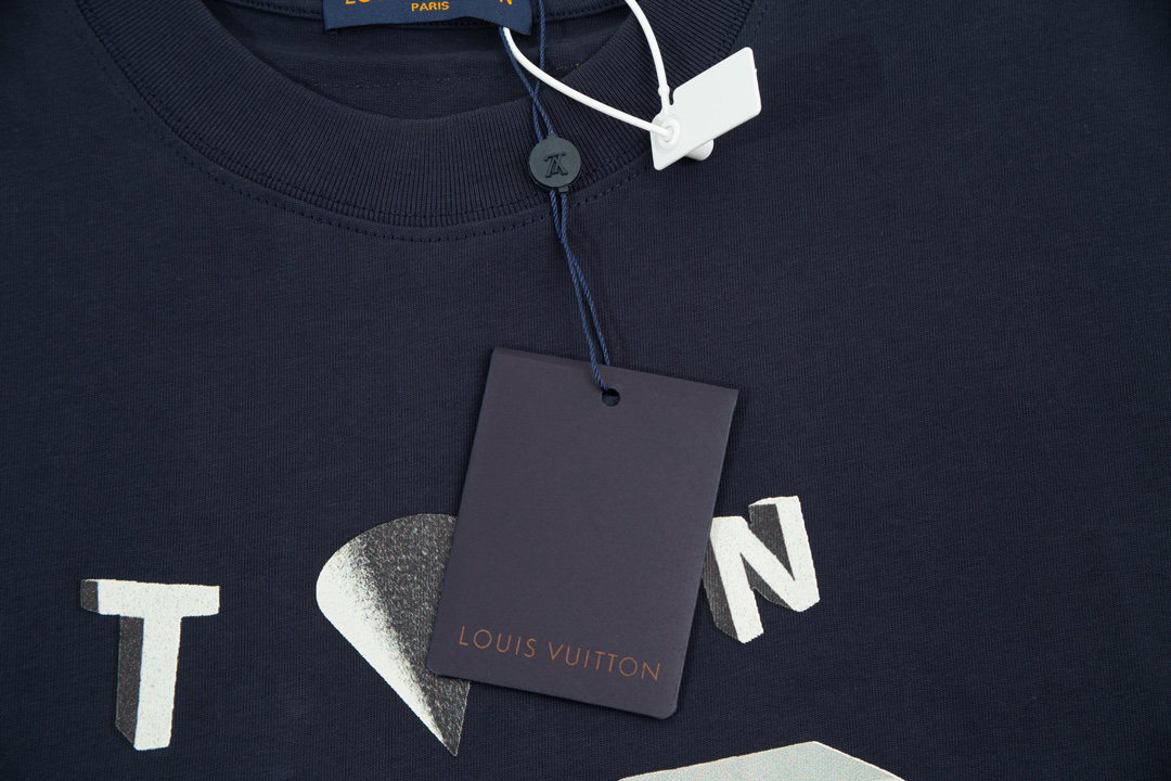 LV clothing-74