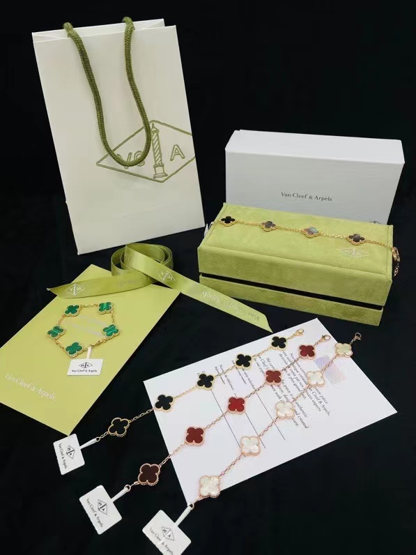 Van Cleef & Arpels Bracelet-16