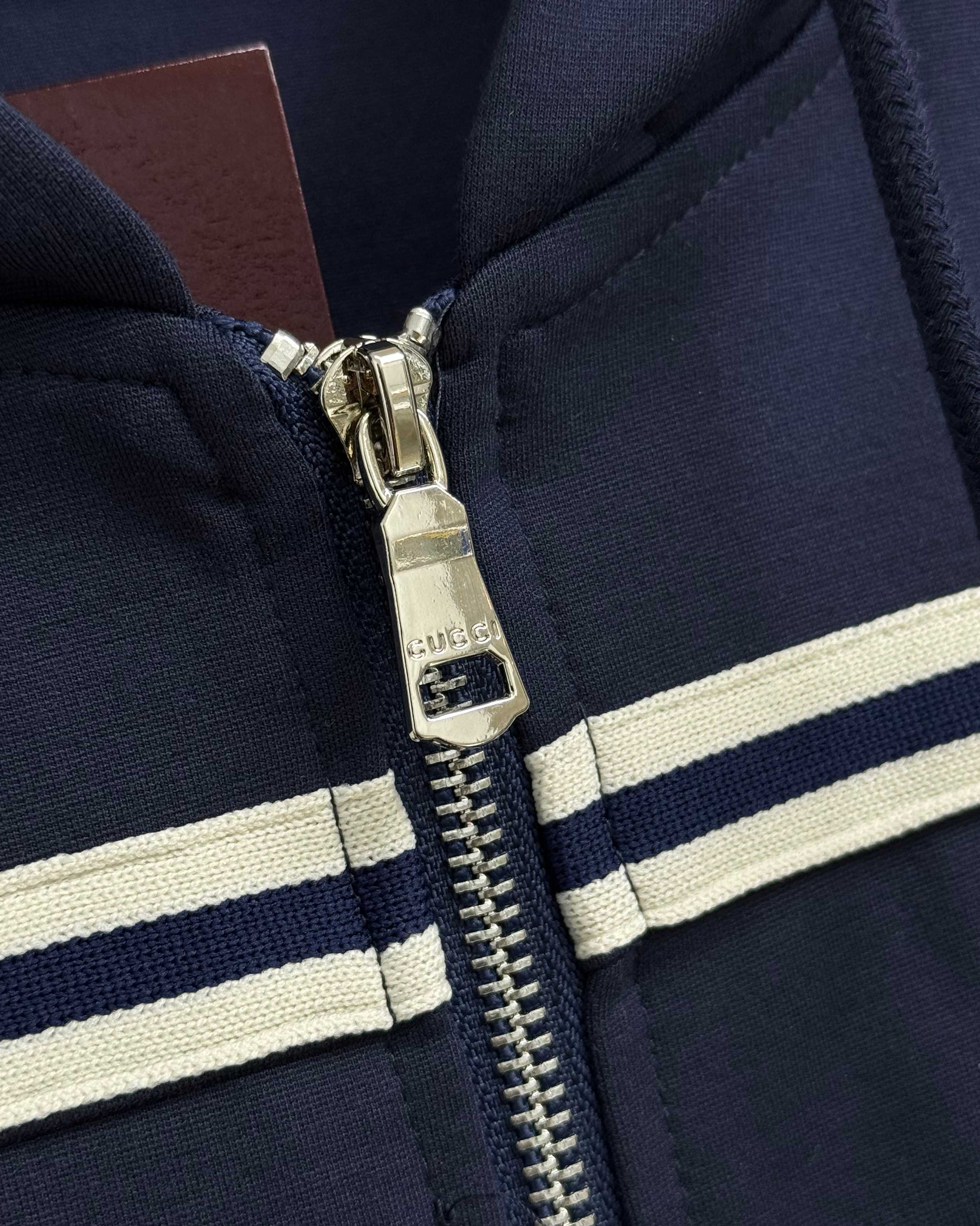 Gucci Clothing-289