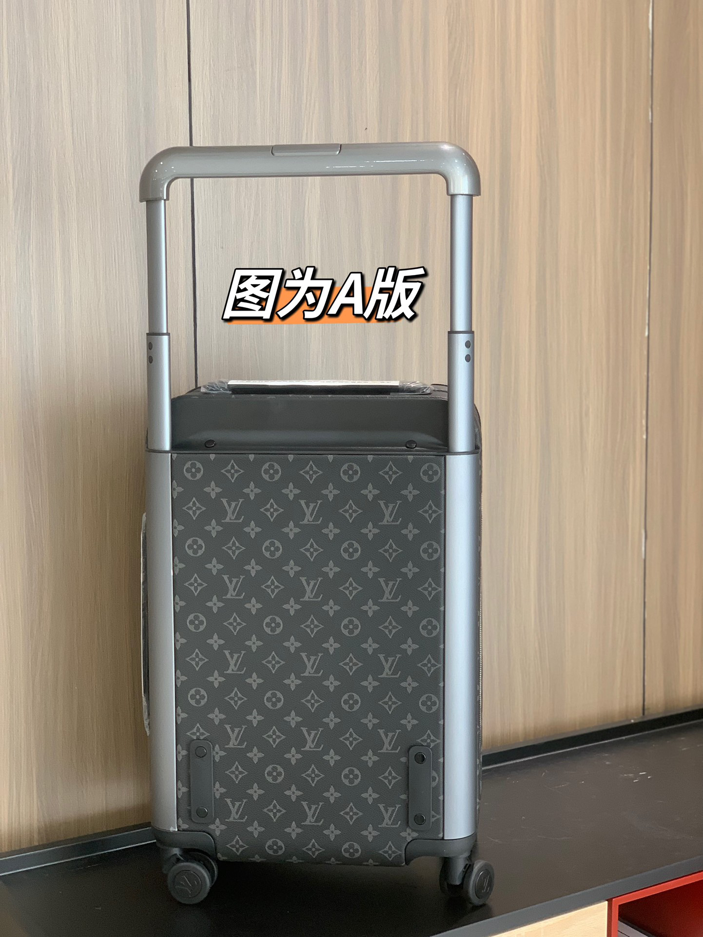 LV luggage-21