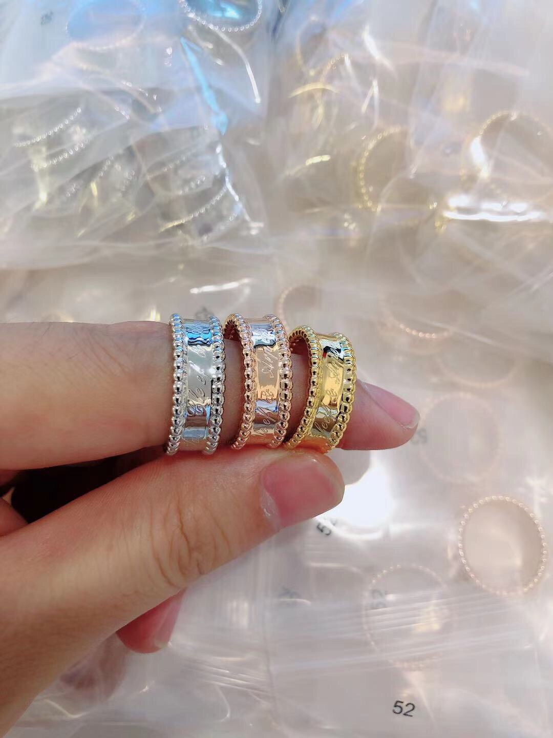 Van Cleef & Arpels ring-98