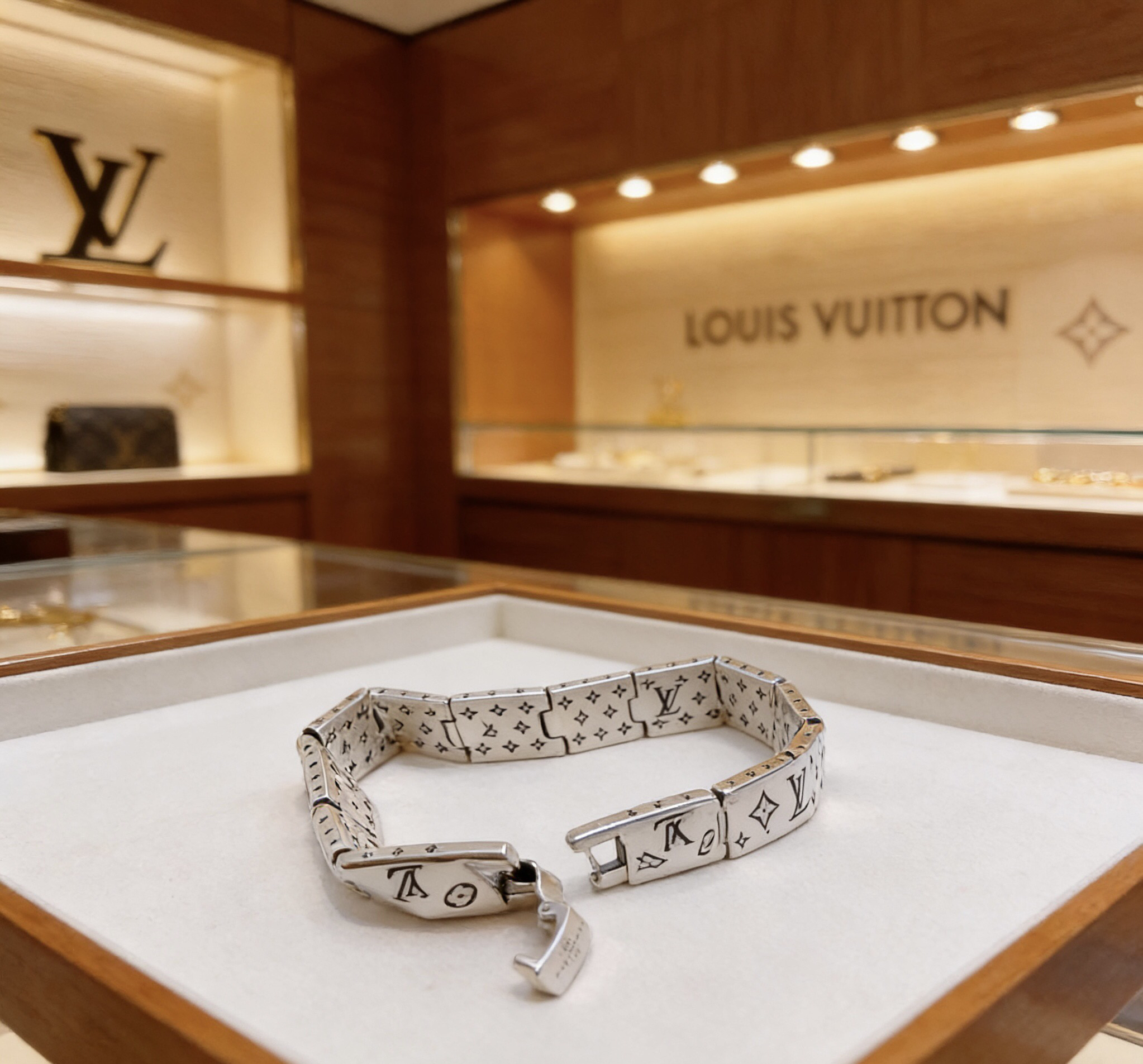 LV Bracelet-47