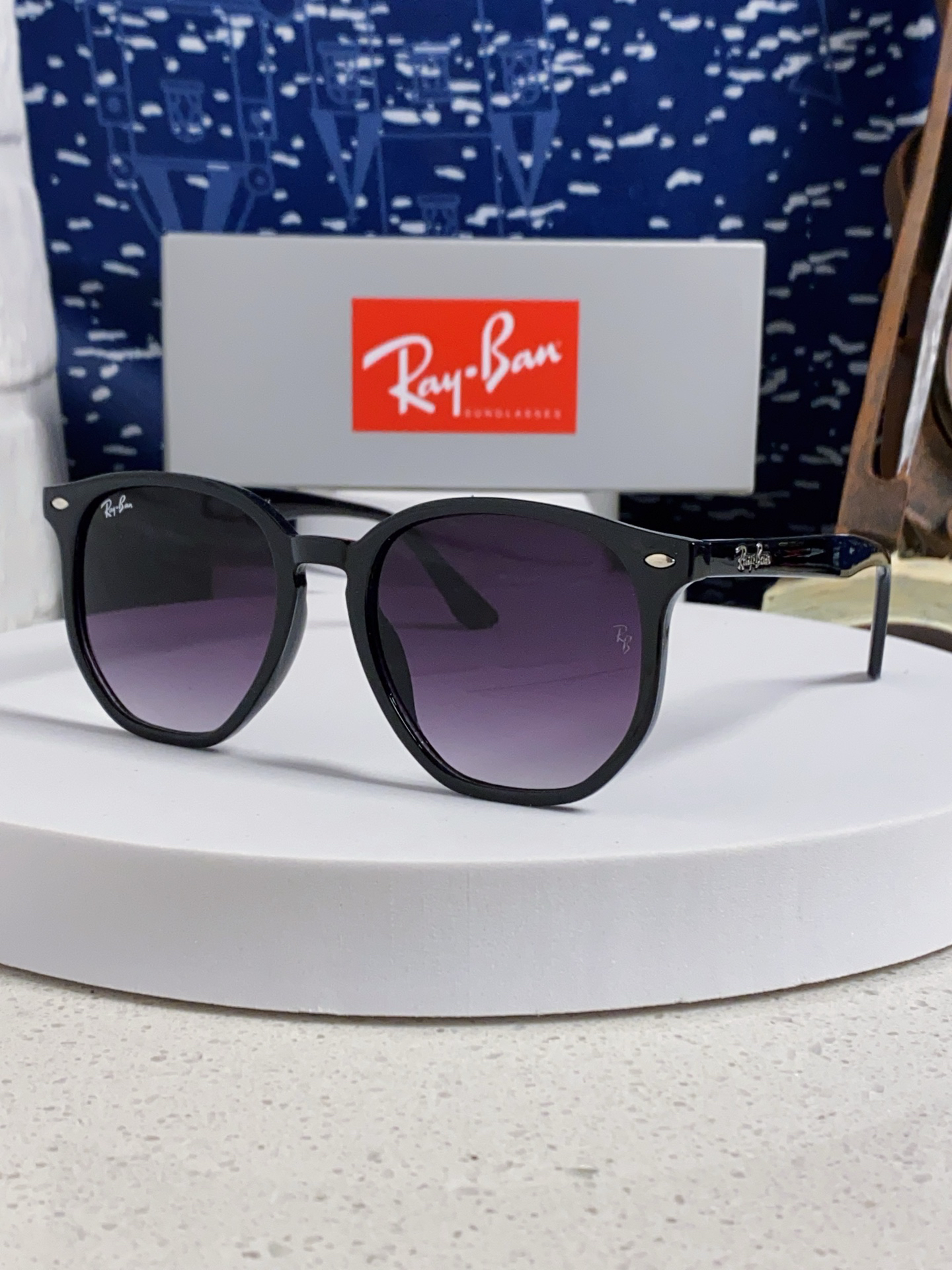 Ray-Ban glasses-1
