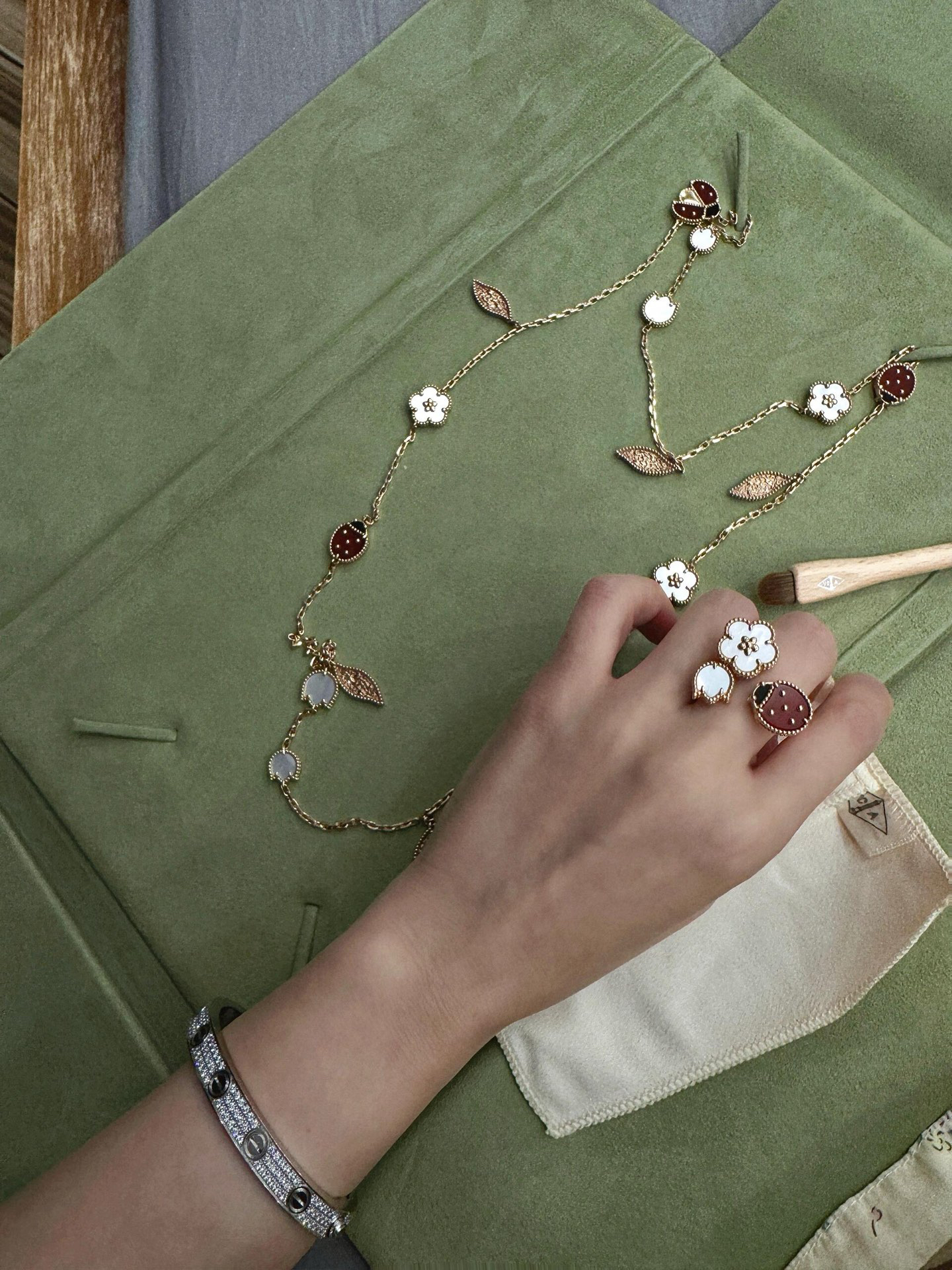 Van Cleef & Arpels ring-105