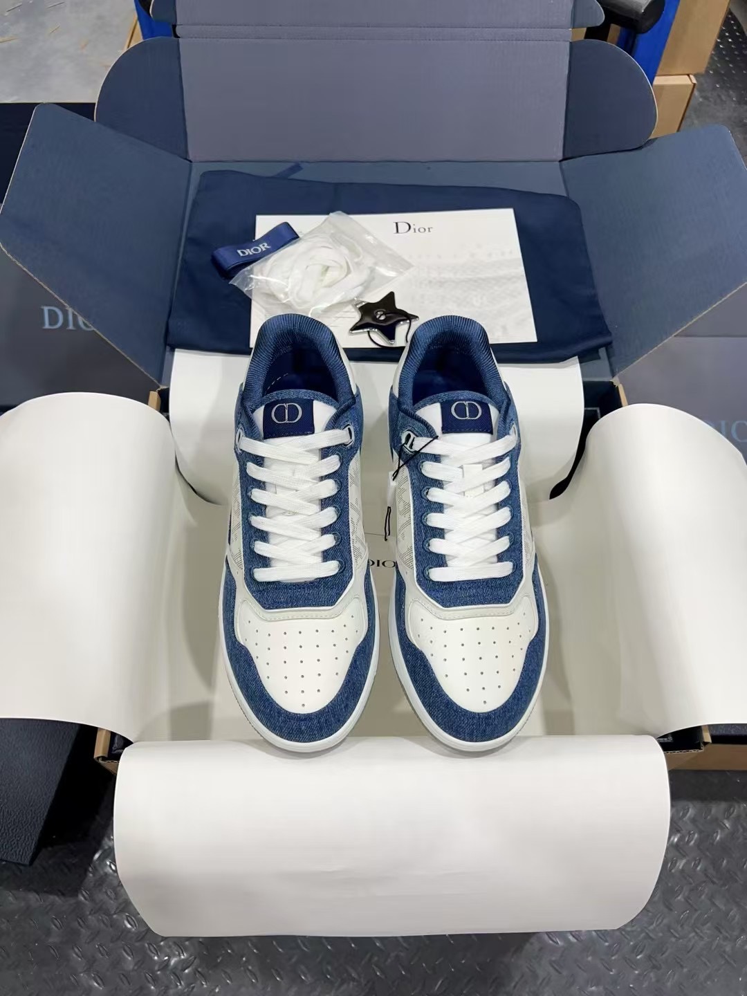 Dior Sneakers-11