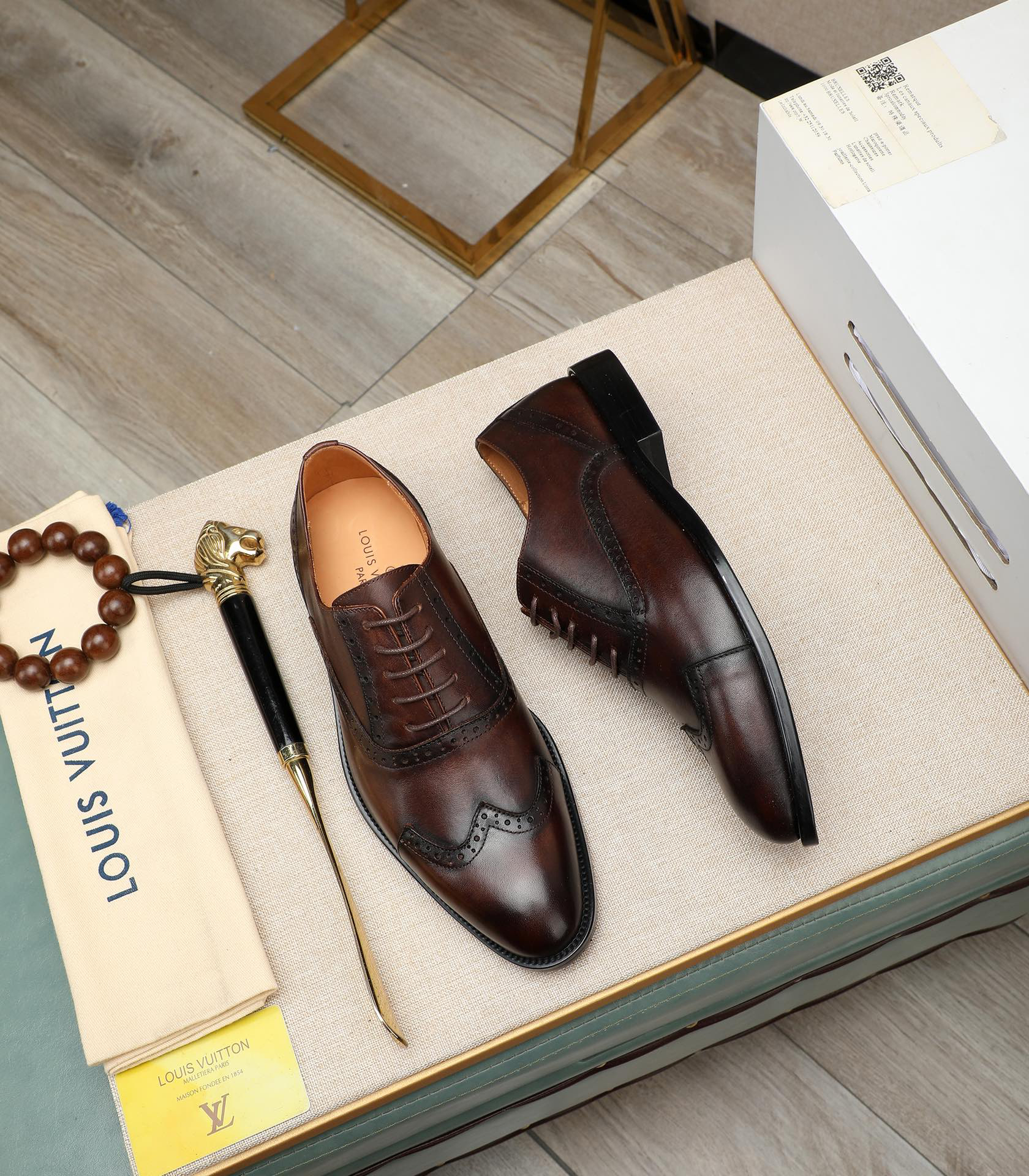 LV men's leather shoes-4