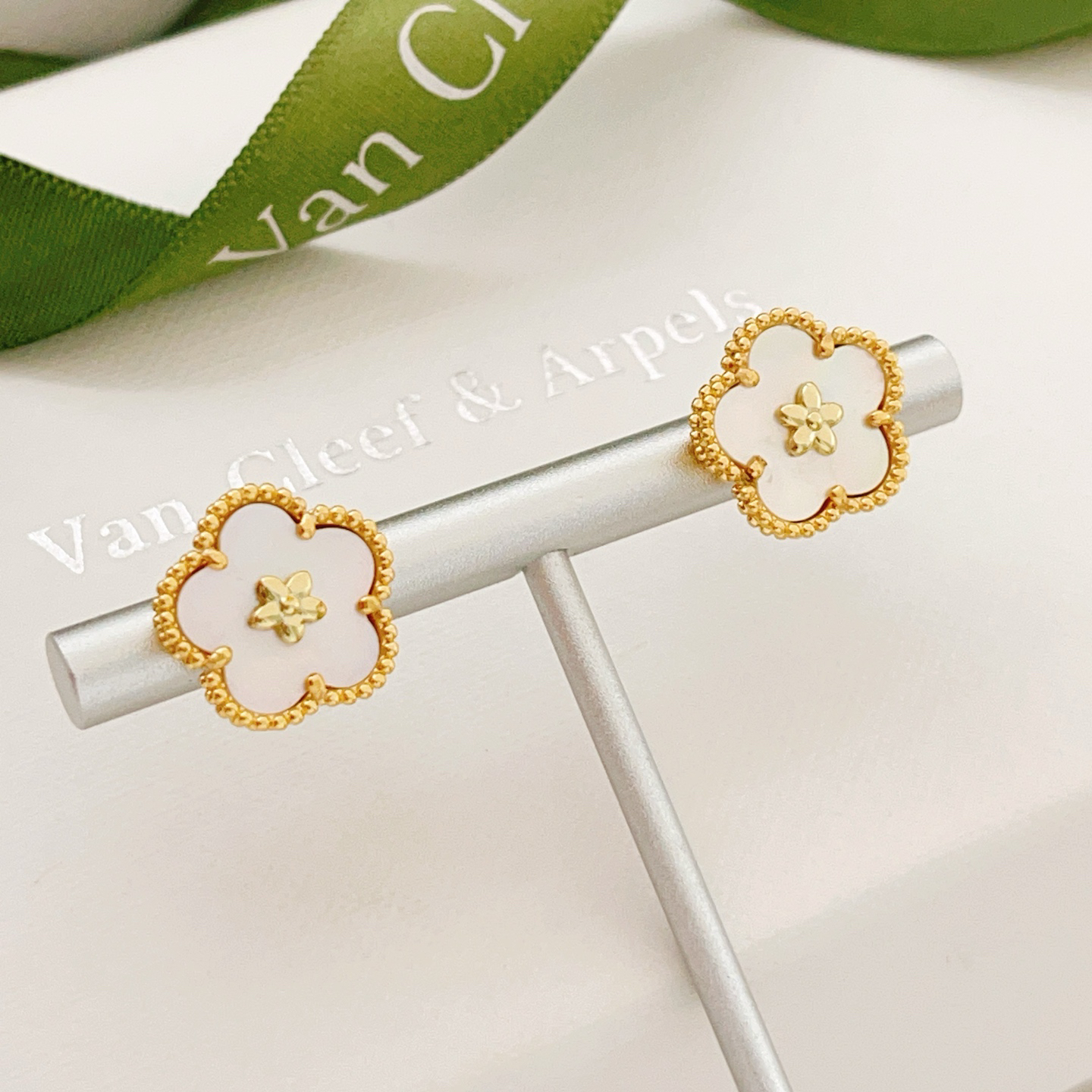 Van Cleef & Arpels earring-5