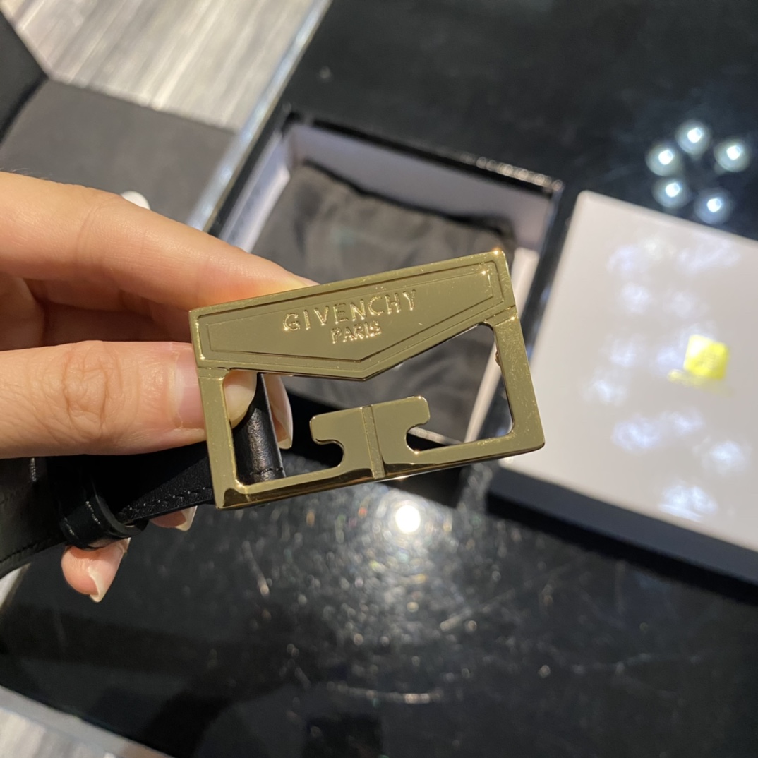 Givenchy belt-110