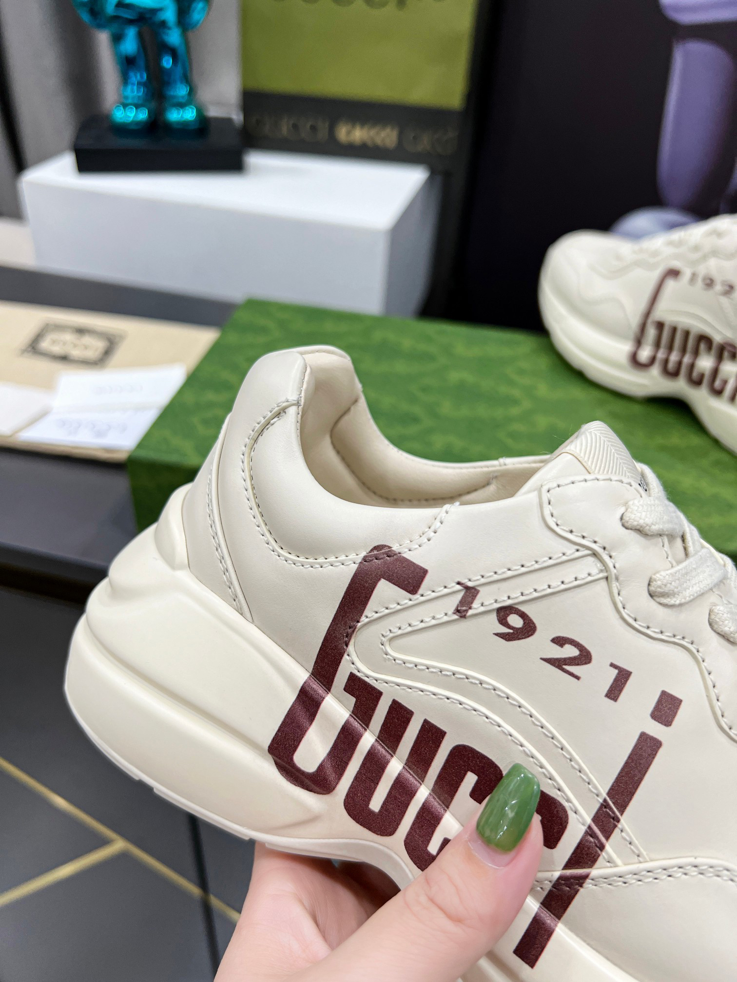 Gucci Sneakers-160