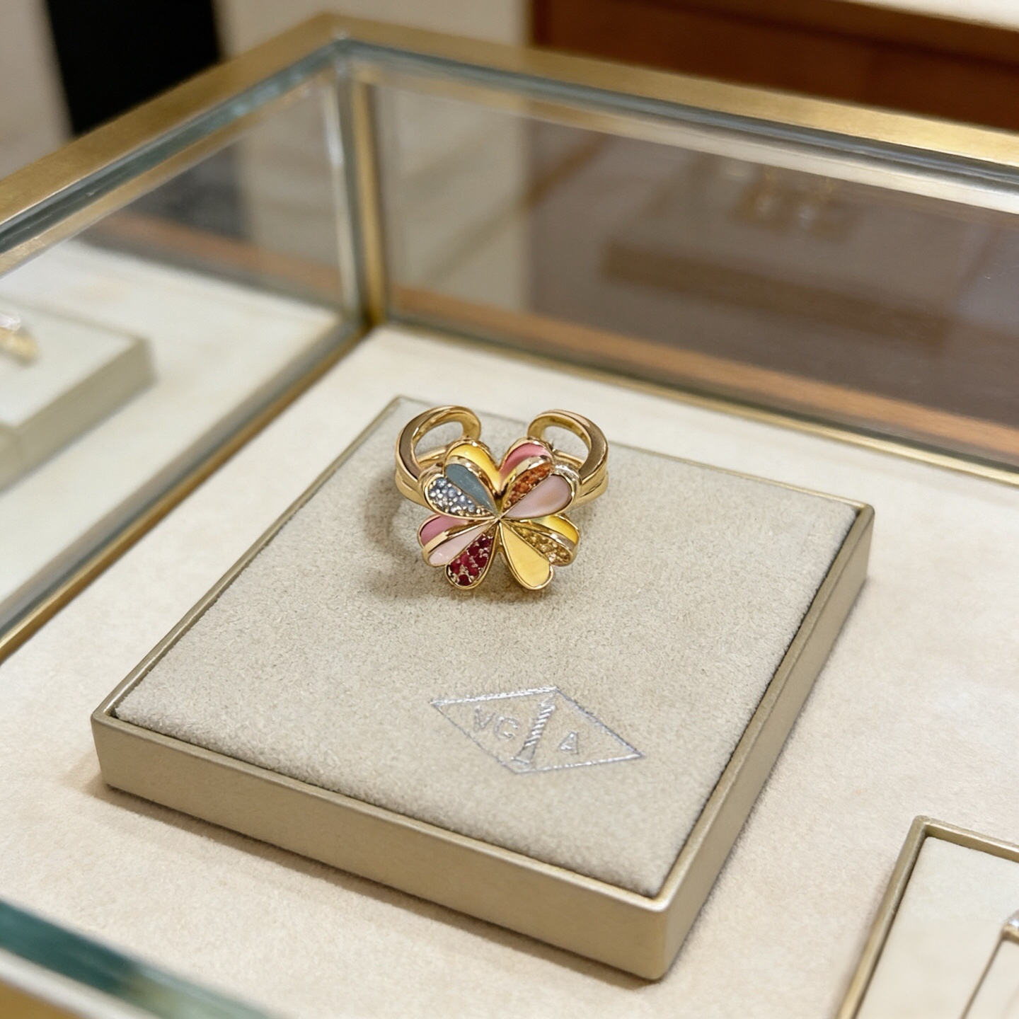 Van Cleef & Arpels ring-49