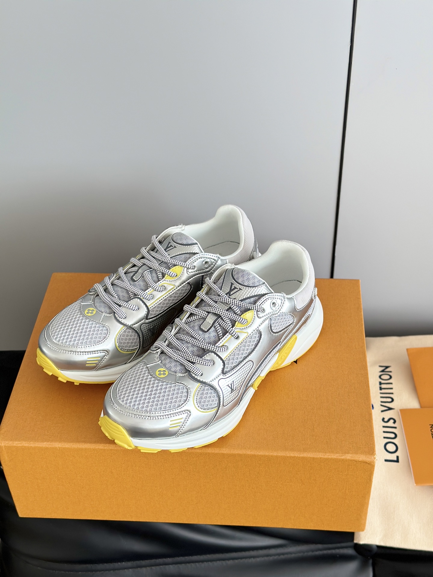Lv Sneakers-209