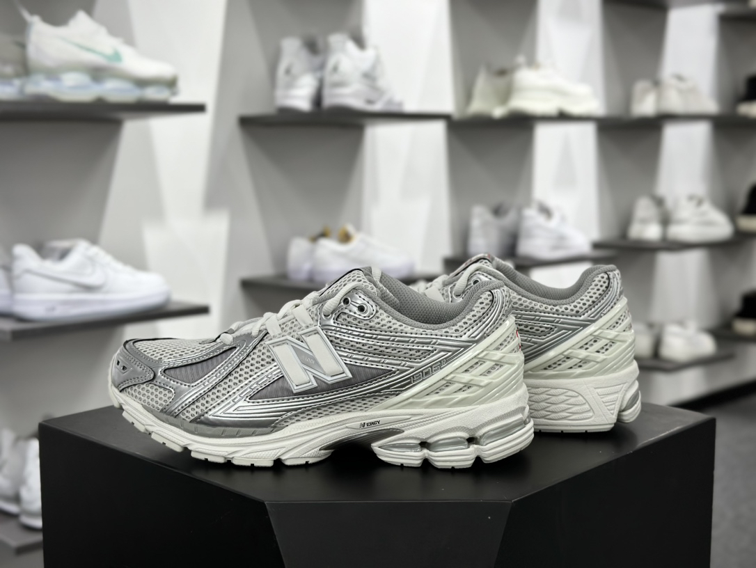 New Balance Sneakers-25