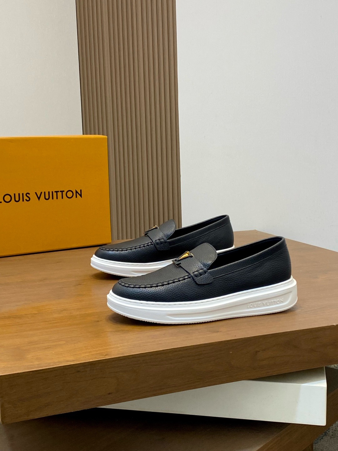 Lv Sneakers-100
