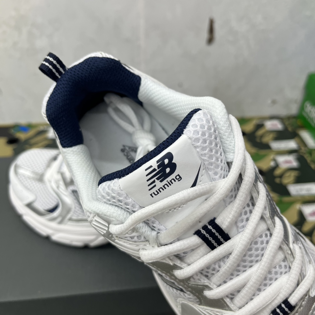 New Balance Sneakers-158
