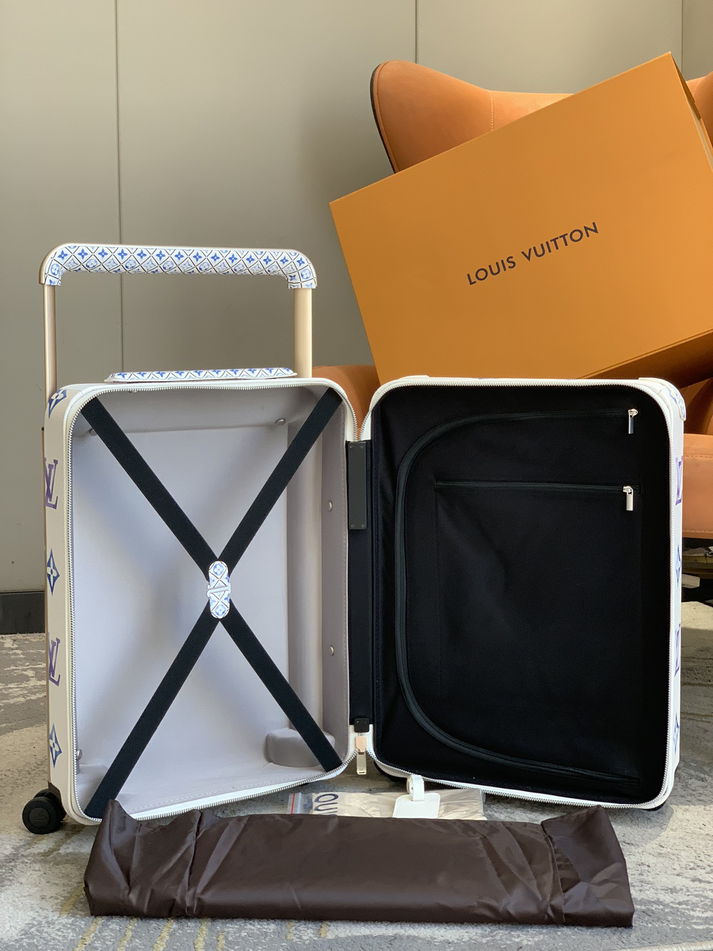 LV luggage-31
