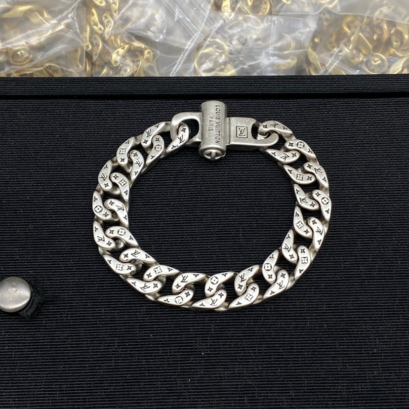 LV Bracelet-13