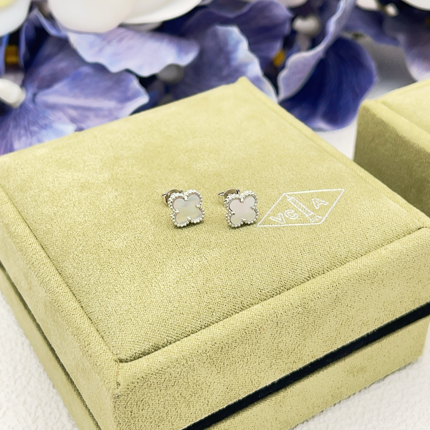 Van Cleef & Arpels earring-109