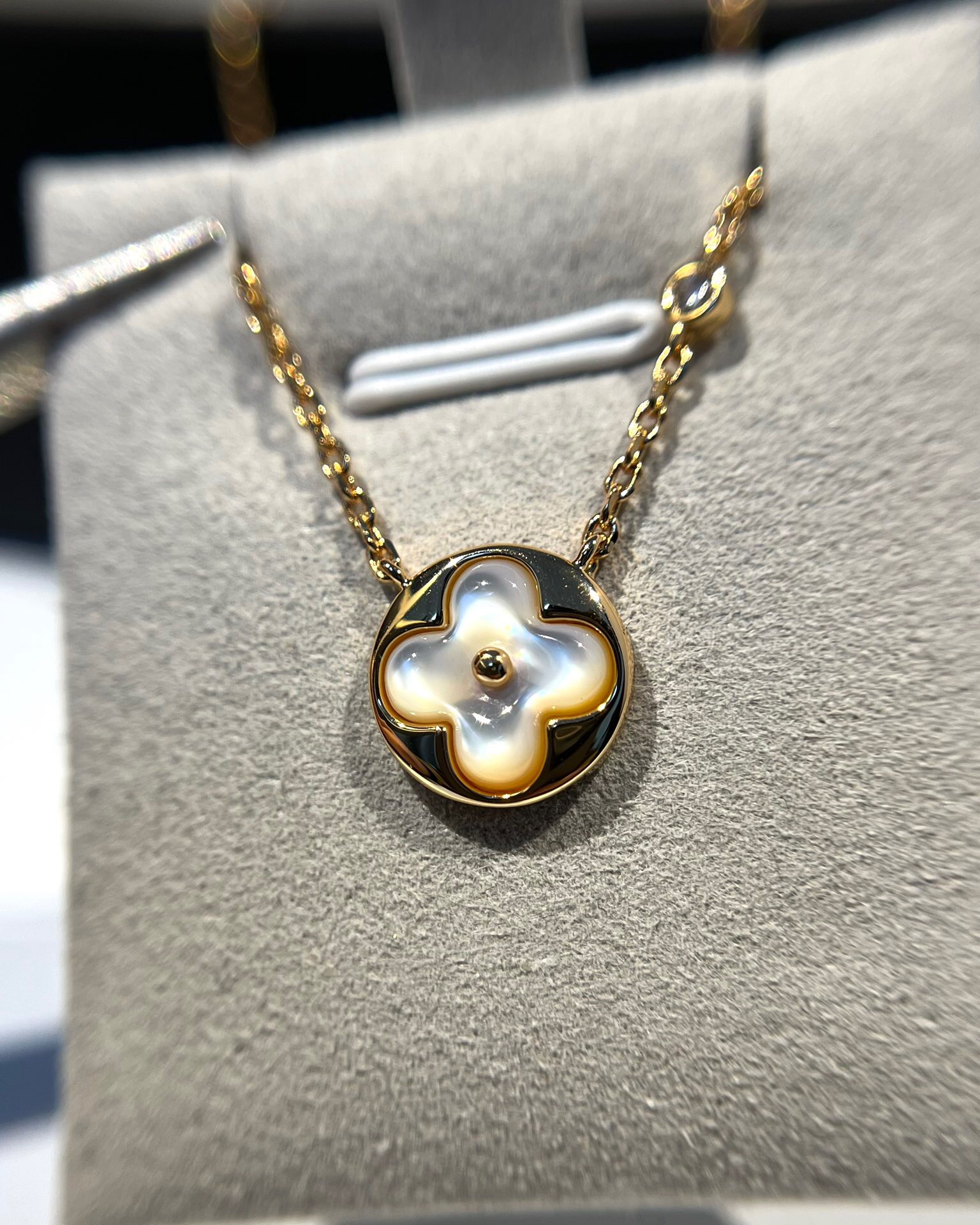 LV necklace-16