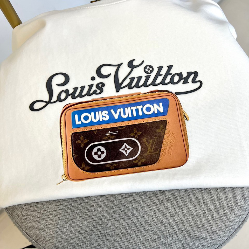 LV clothing-235