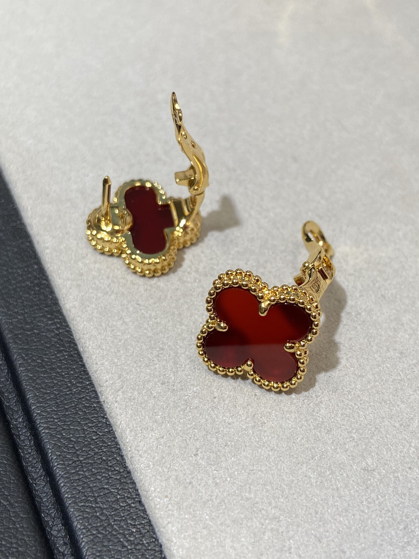 Van Cleef & Arpels earring-1