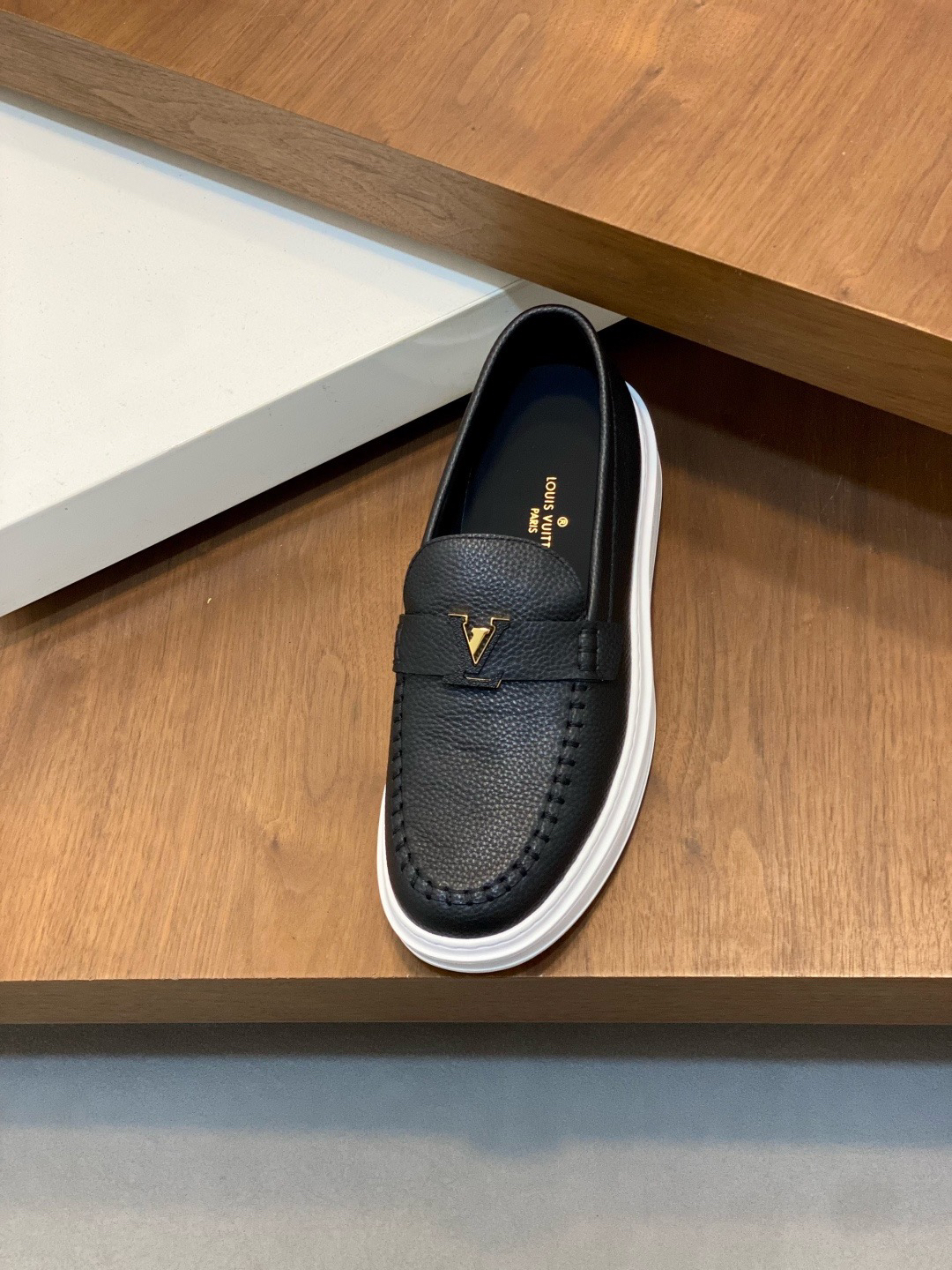 Lv Sneakers-100