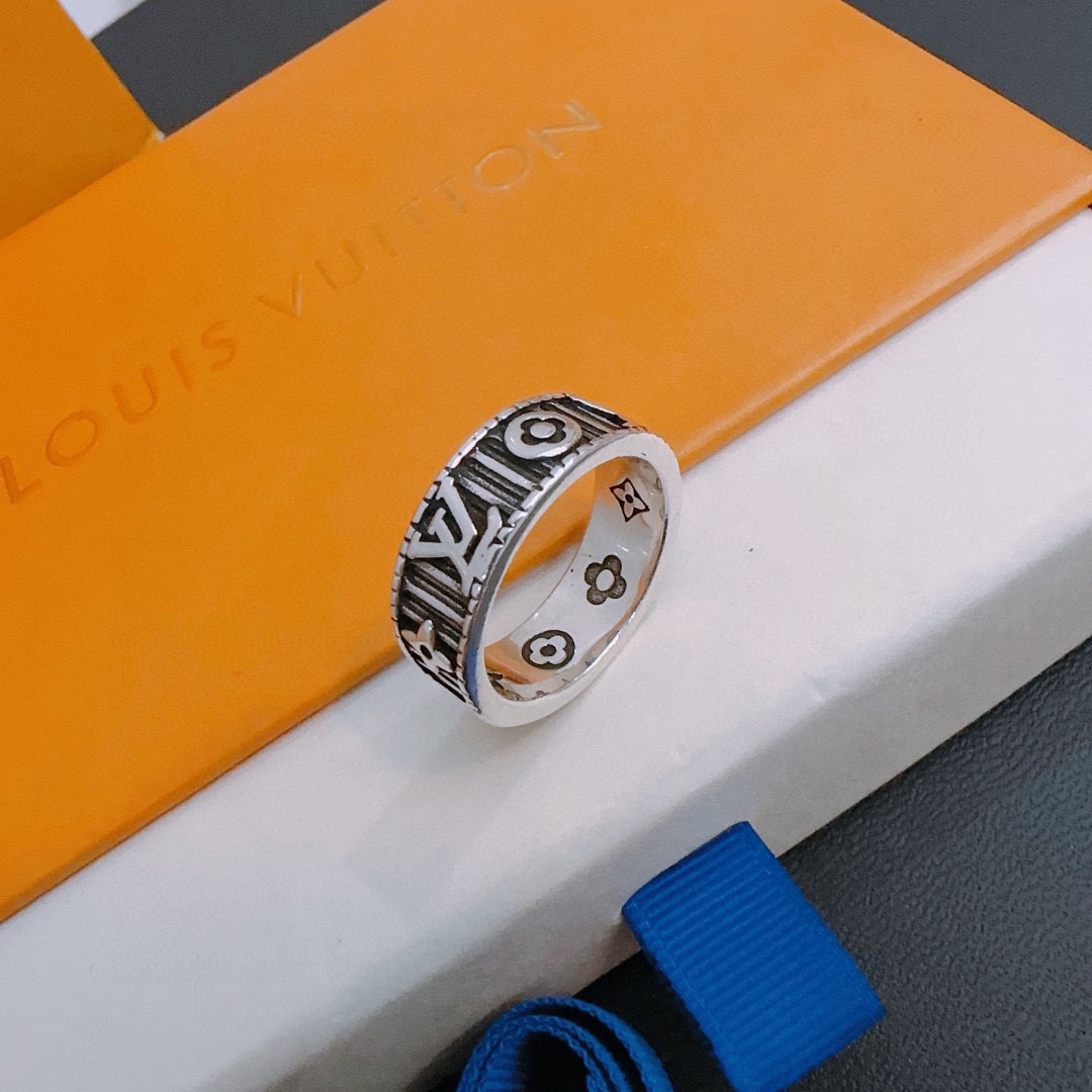 LV ring-69