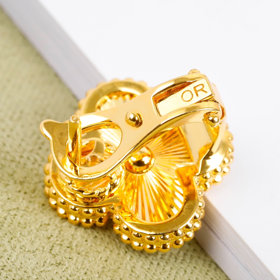 Van Cleef & Arpels earring-38