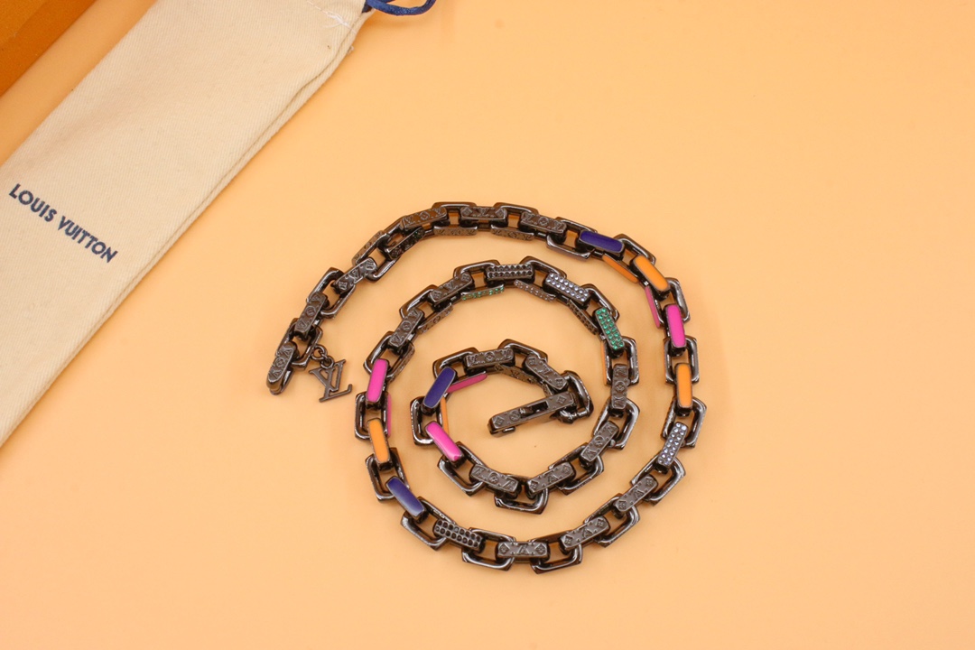 LV necklace-7