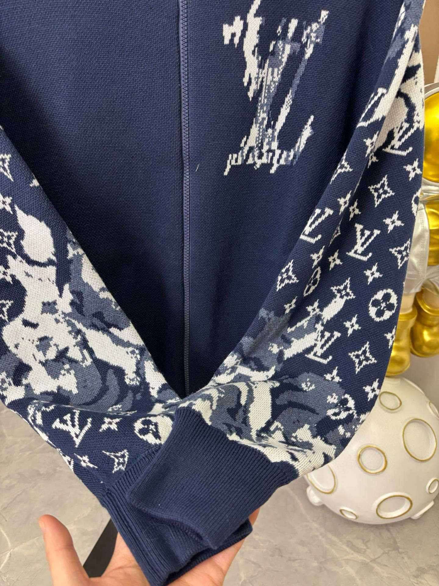 LV Clothing-300