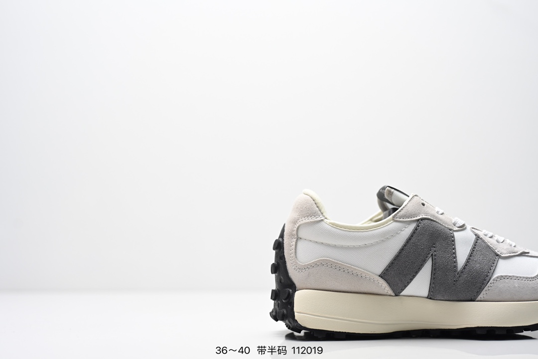 New Balance Sneakers-111