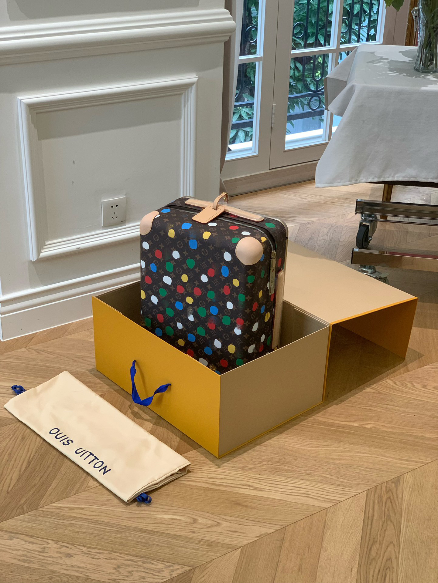 LV luggage-60