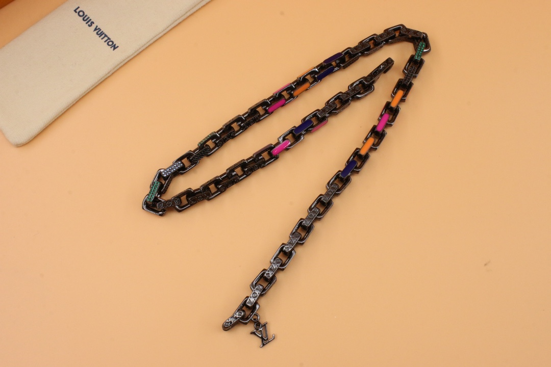 LV necklace-7