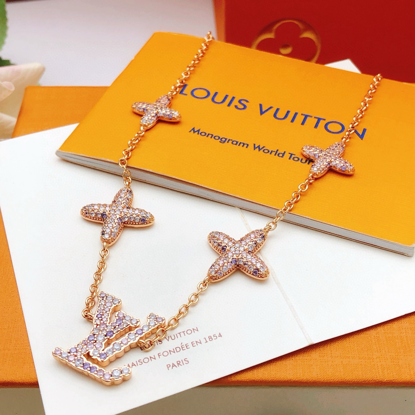 LV necklace-75