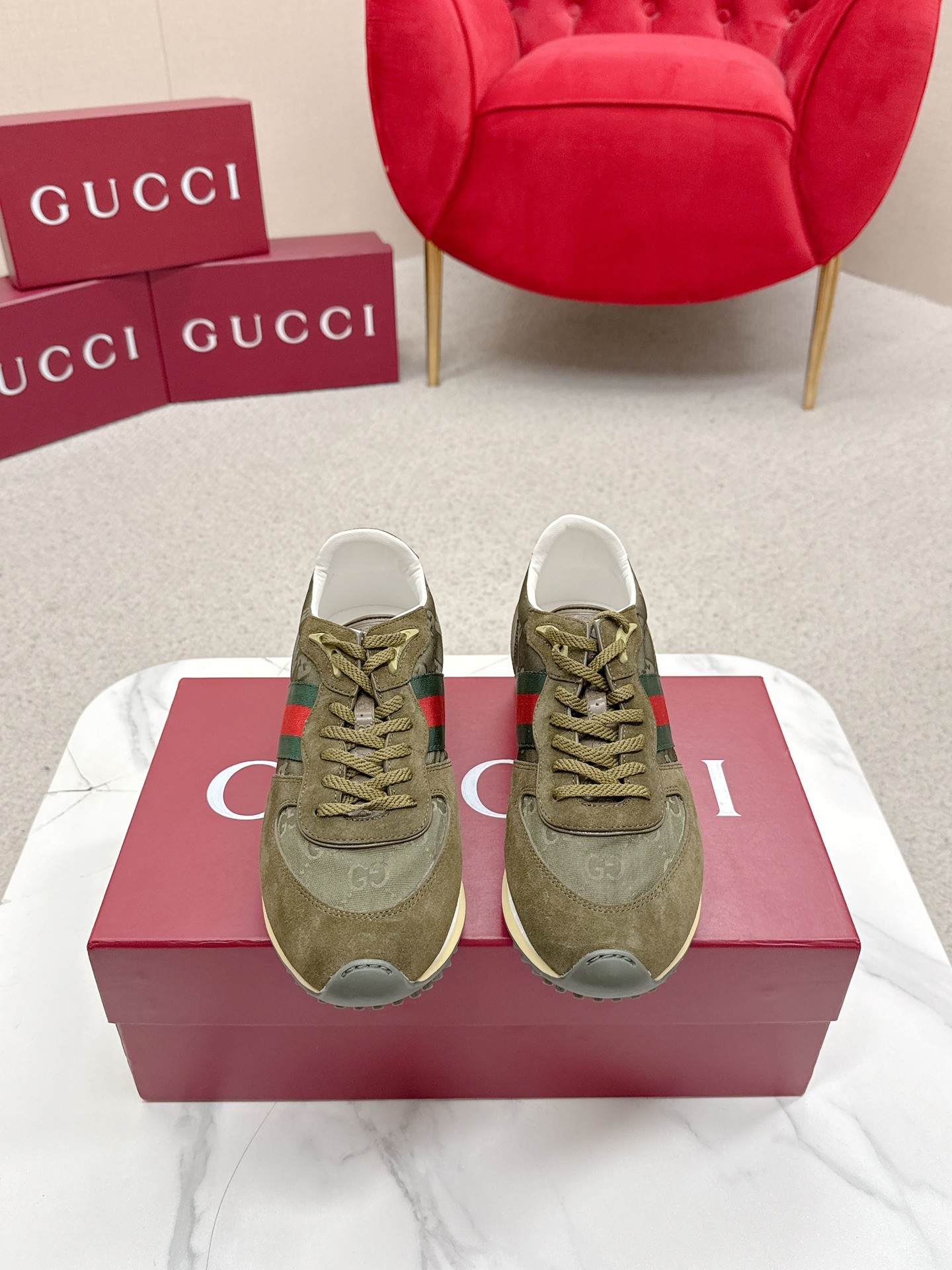 Gucci Sneakers-184