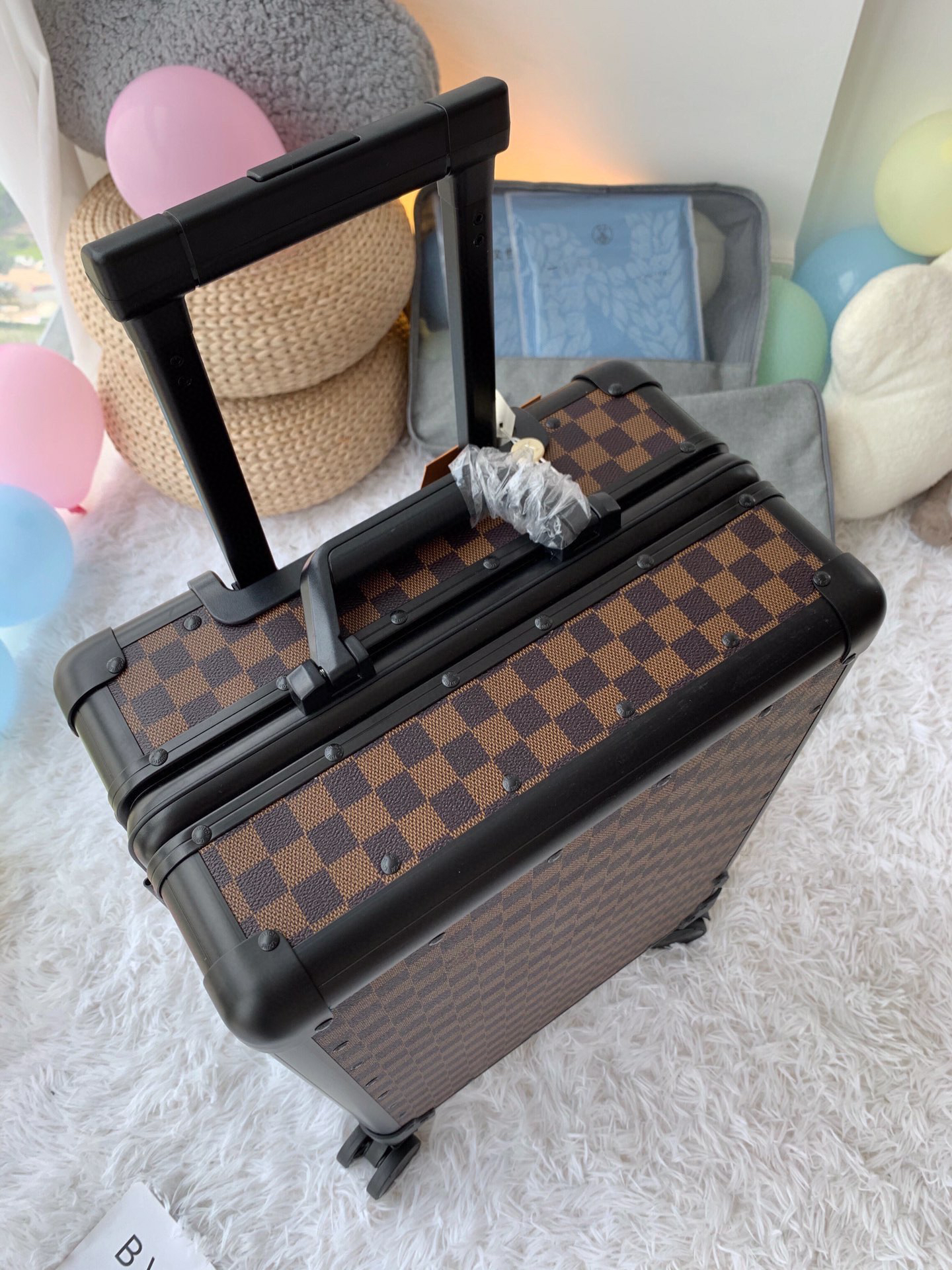 LV luggage-104