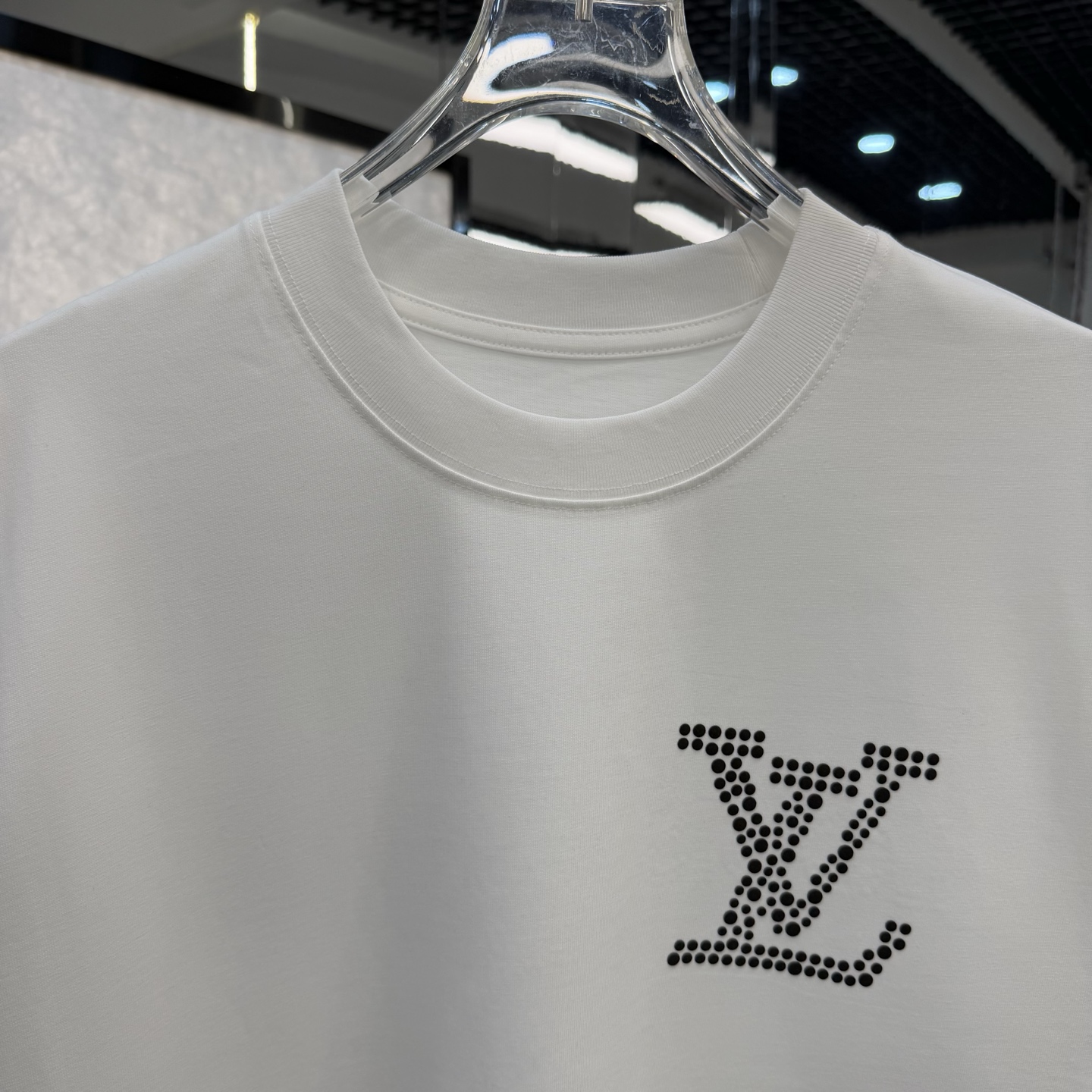 LV clothing-163