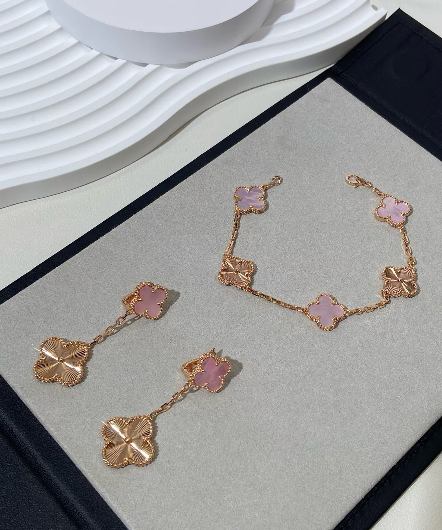 Van Cleef & Arpels earring-92